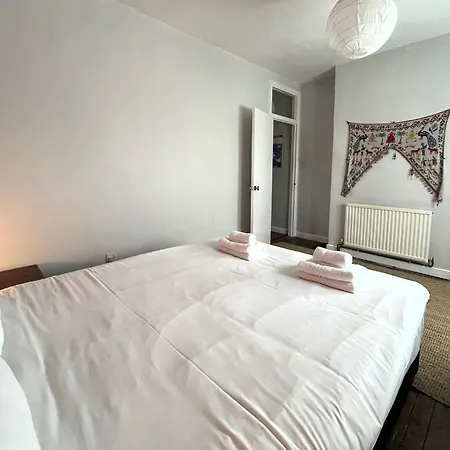 Nyaraló Hideaway With Garden Bristol