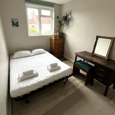 Holiday home Hideaway With Garden *