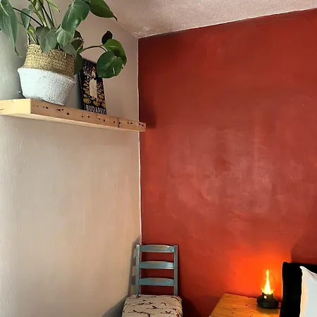 Hideaway With Garden Vakantiehuis